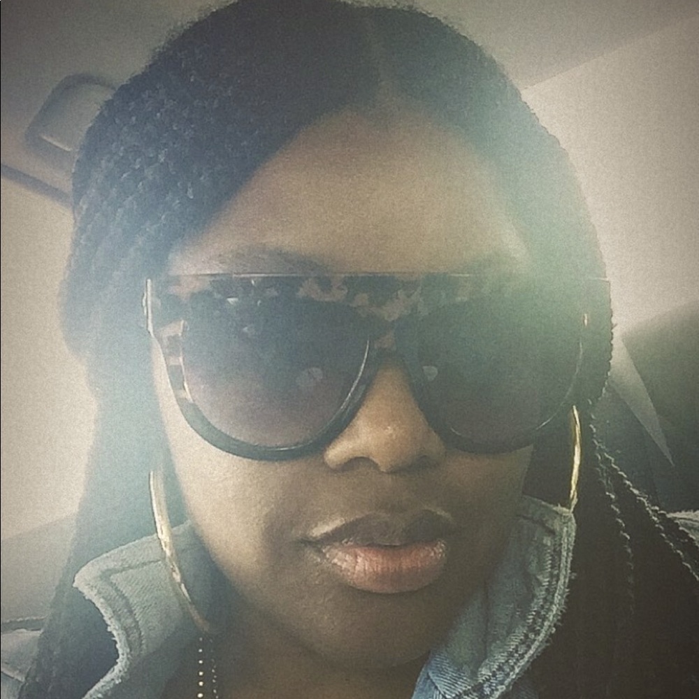 Meet your Posher, Naisha